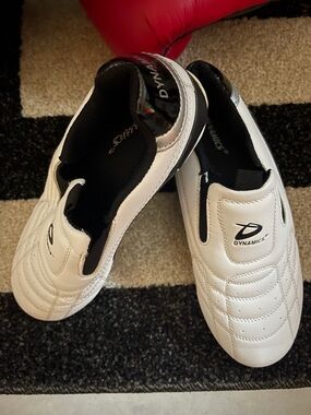 Dynamics White Slip-On Sneakers by Kids size 5